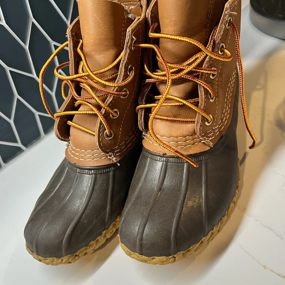 L.L.Bean kids Bean boots 8 inches insulated like new condition size 5 M - Picture 5 of 11